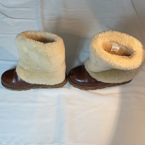 Ugg Australia Shearling Boots with Leather - Picture 11 of 14